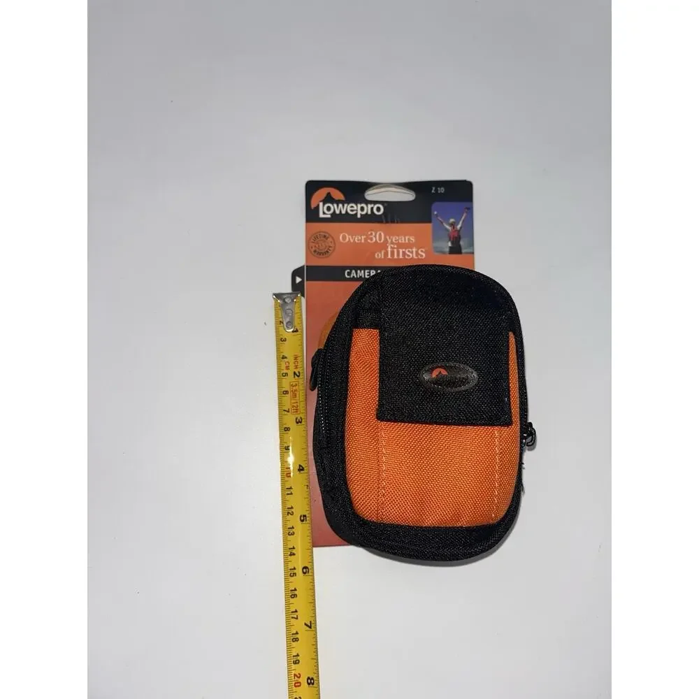 Lowpro Camera Pouch Z10, Camera Carry Pouch, Black & Green w Strap